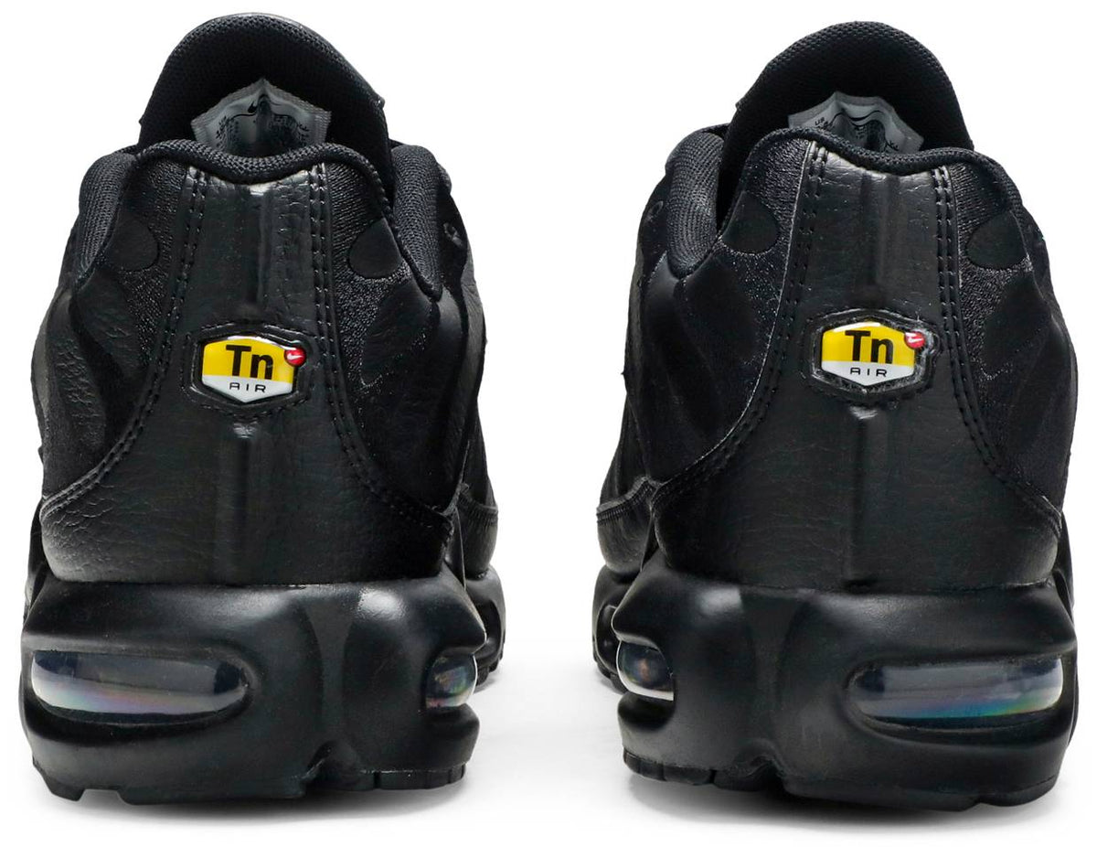 Air max plus triple black australia best sale